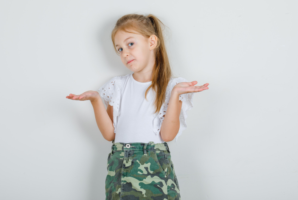 paidi-pou-kanei-erotiseis-kai-exerevna-ton-kosmo